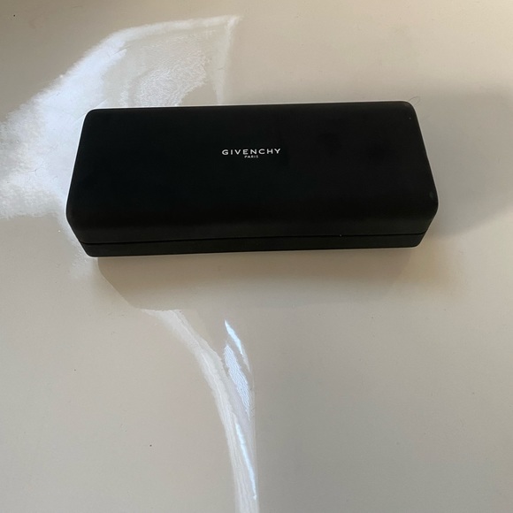 Givenchy sunglasses unisex with case - Picture 6 of 6